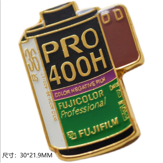 Fujifilm PRO 400 film pin vintage camera metal badge